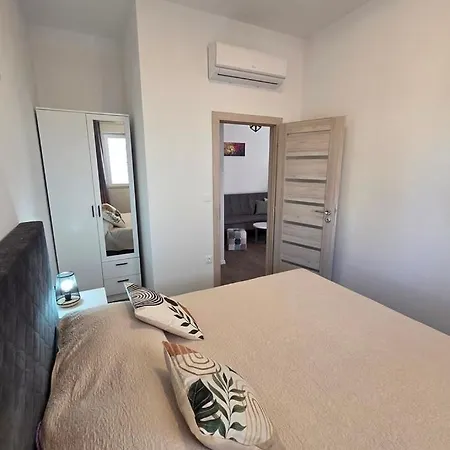 Lejlighed With Parking Space - 25305 Trogir