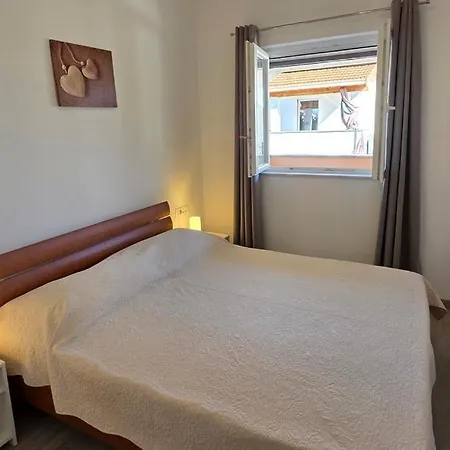 Apartament With Parking Space - 25305 *